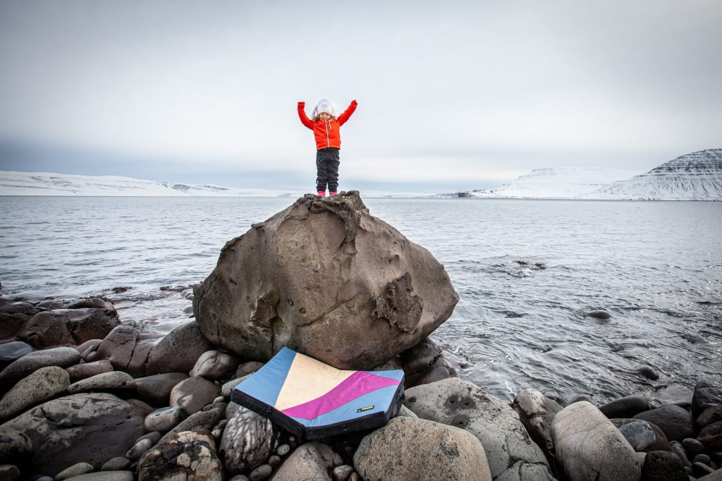 Islannin Länsivuonot boulderointi päiväretki Islannin Länsivuonoilla