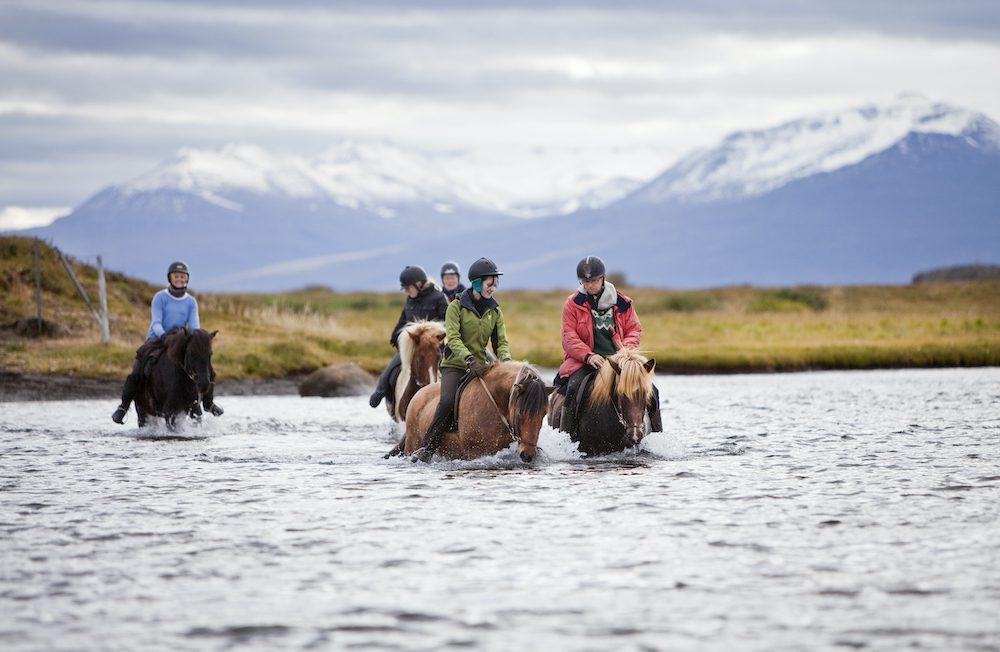 joen ylitys islanninhevosvaellus